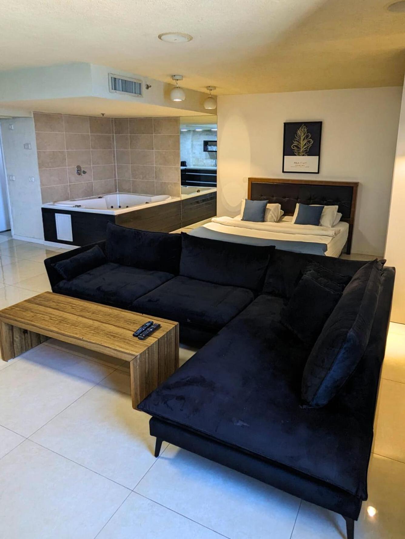 Almog Boutique apartments מגדלי חוף הכרמל חיפה Extérieur photo